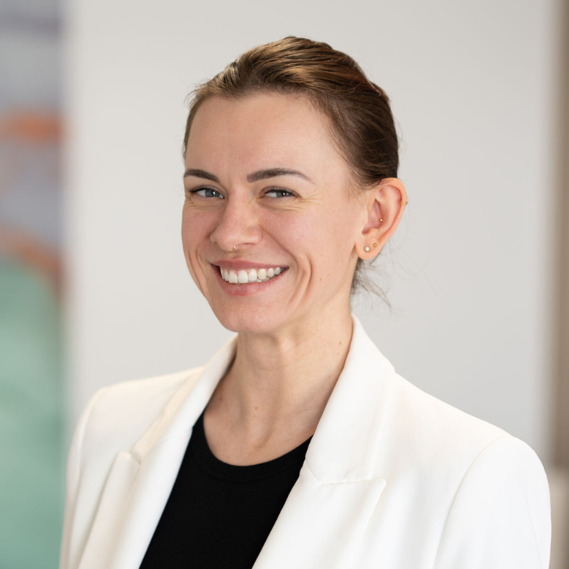 Alena-Schwede-Aerztin-Aesthetiqua-Karlsruhe