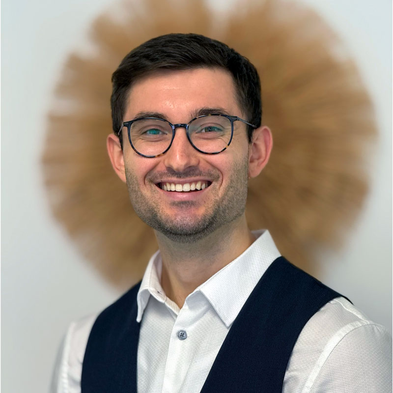 Adam-Bosjnak-Arzt-Aesthetiqua-Pforzheim-und-Karlsruhe