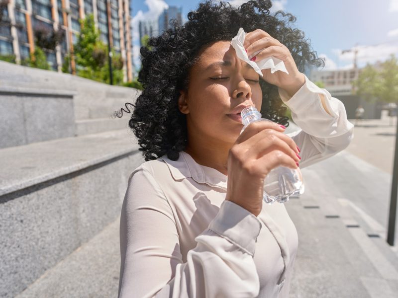 Botox-und-Hyaluron-im-Sommer--Tipps-und-Hinweise-Aesthetiqua-Praxis-Dr.-Frey