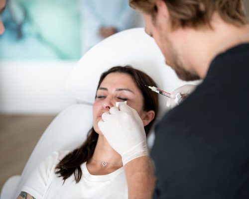 Dr Fromm Aesthetiqua in einer Behandlung