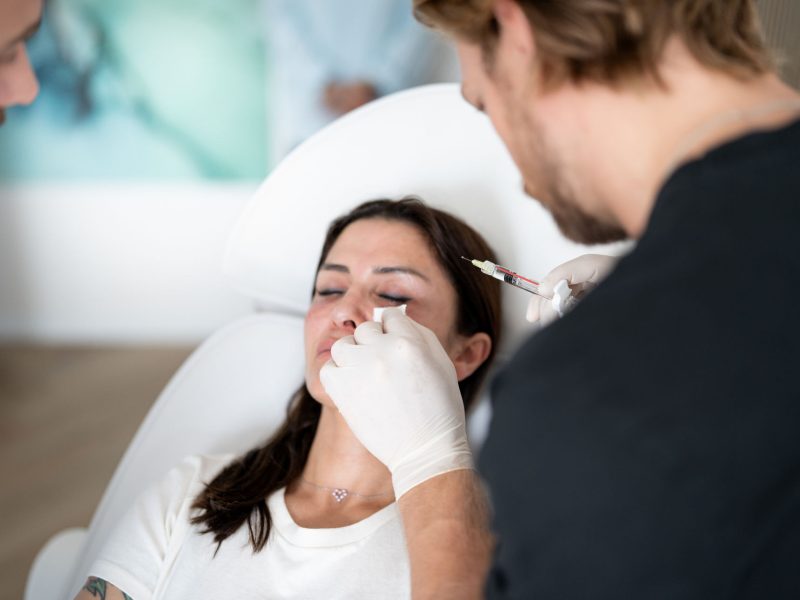 Dr Fromm Aesthetiqua in einer Behandlung