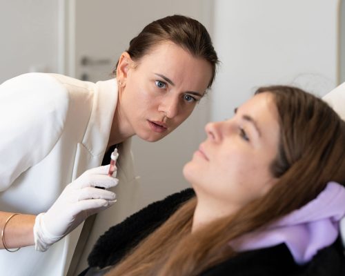 Perfekte-Nase-ohne-OP-Alena-Schweder-erklärt-die-Behandlung-Aesthetiqua
